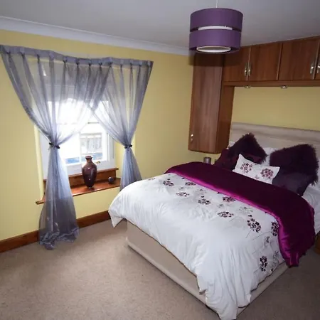 Centre Superb 3 Double Bedroom ألفرستون